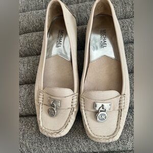 Michael Kors Women's cream Loafers with Silver Accents. Slight heel size 7M